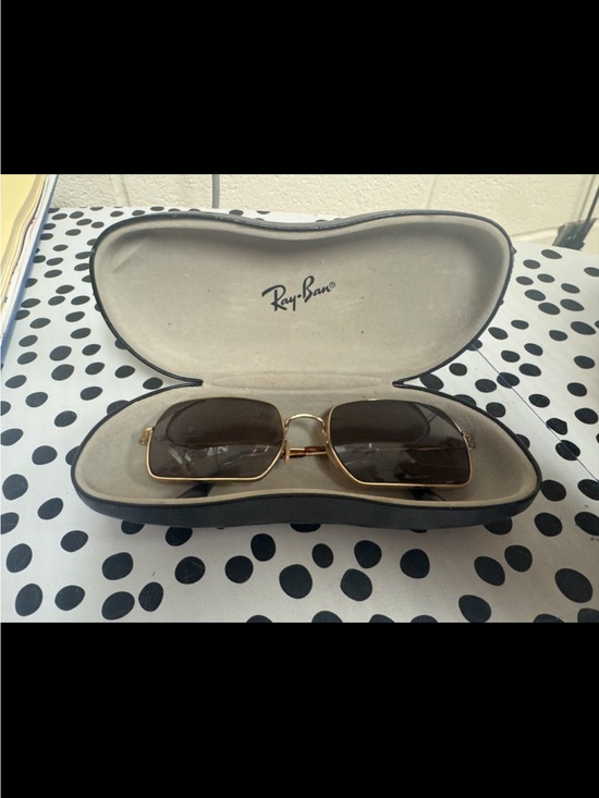 Vintage 1971 Ray-Ban Women\'s Gold Frame Brown Lens Square Sunglasses With Case